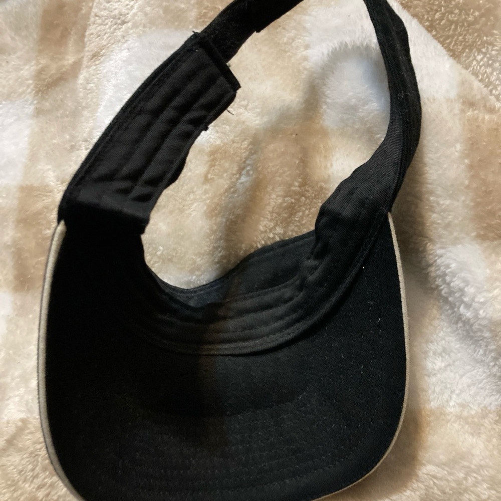 Mickey Mouse bag & sun visor. Bag 14" x 14". Good condition - Picture 7 of 8